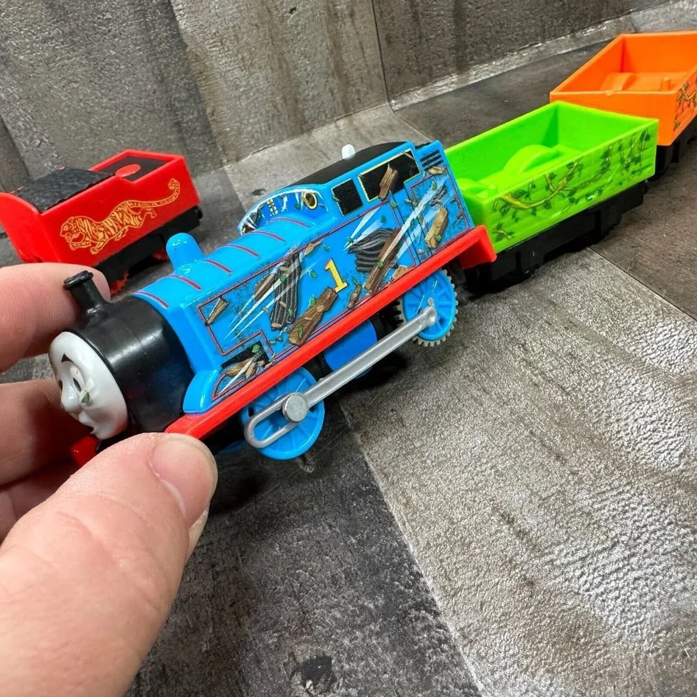 Trackmaster Motorized Trains Thomas The Train‎ Circus and Cars Lot of 6 pieces